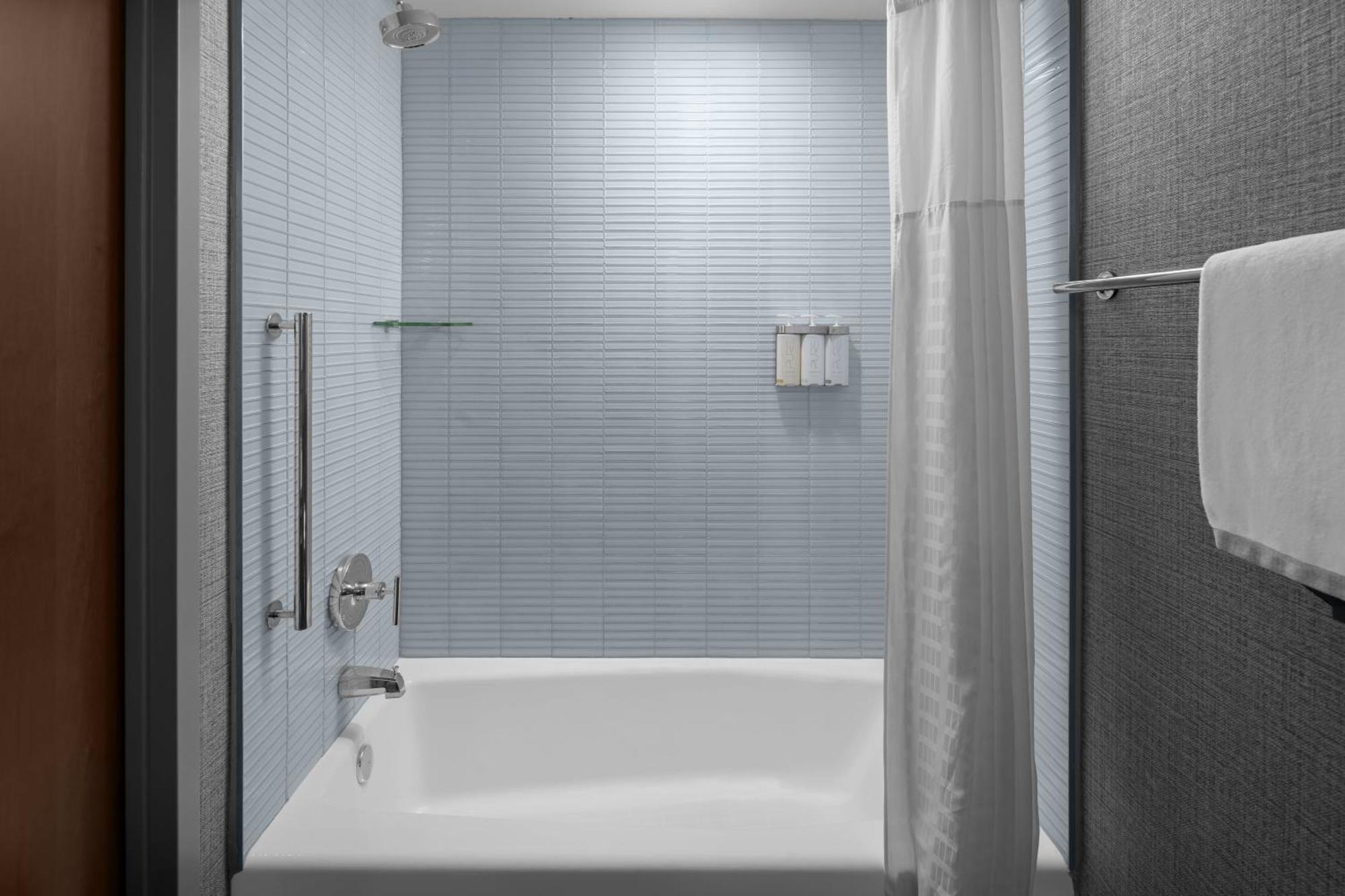 Cambria Hotel New York - Chelsea Exterior photo