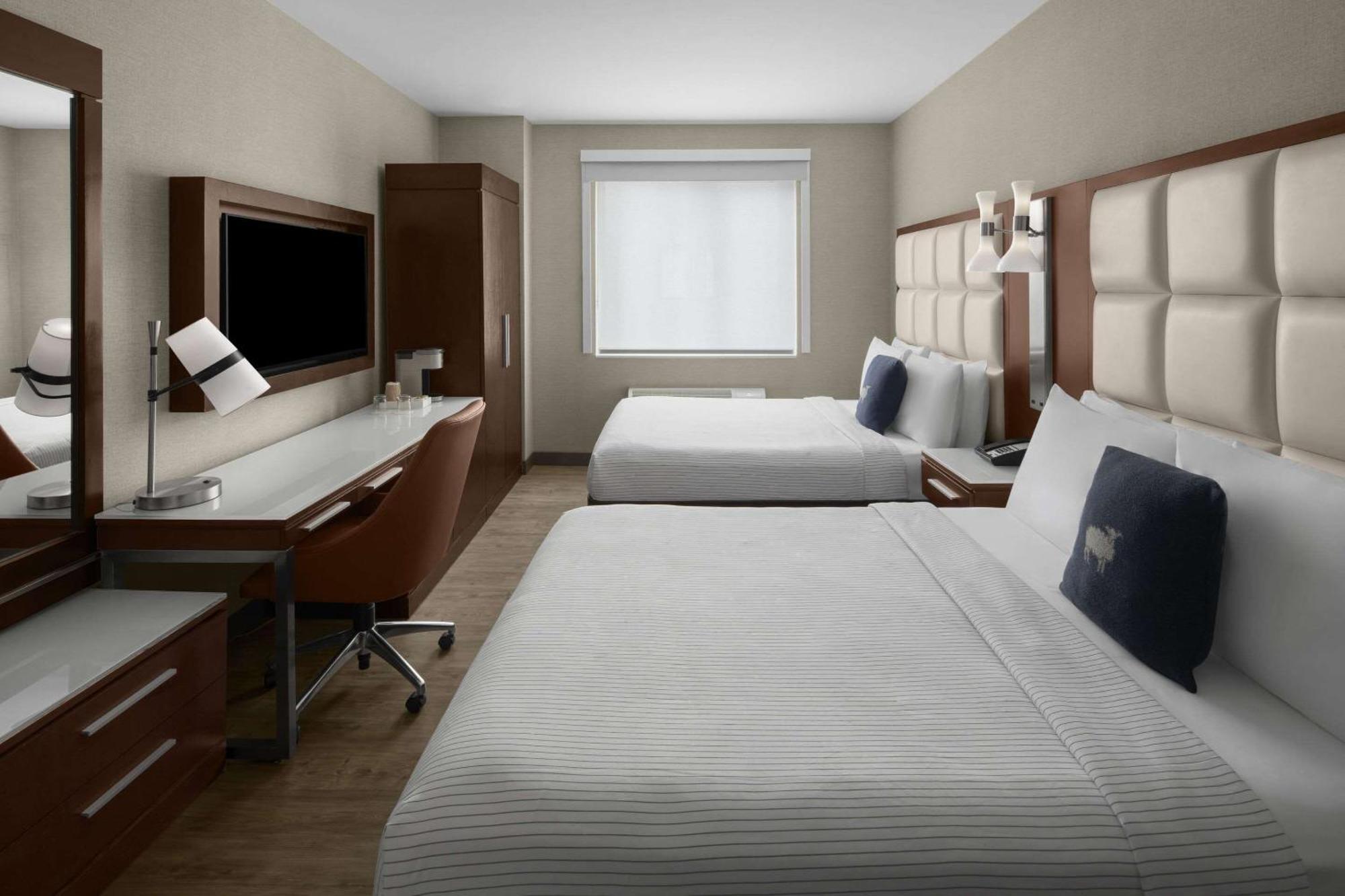 Cambria Hotel New York - Chelsea Exterior photo