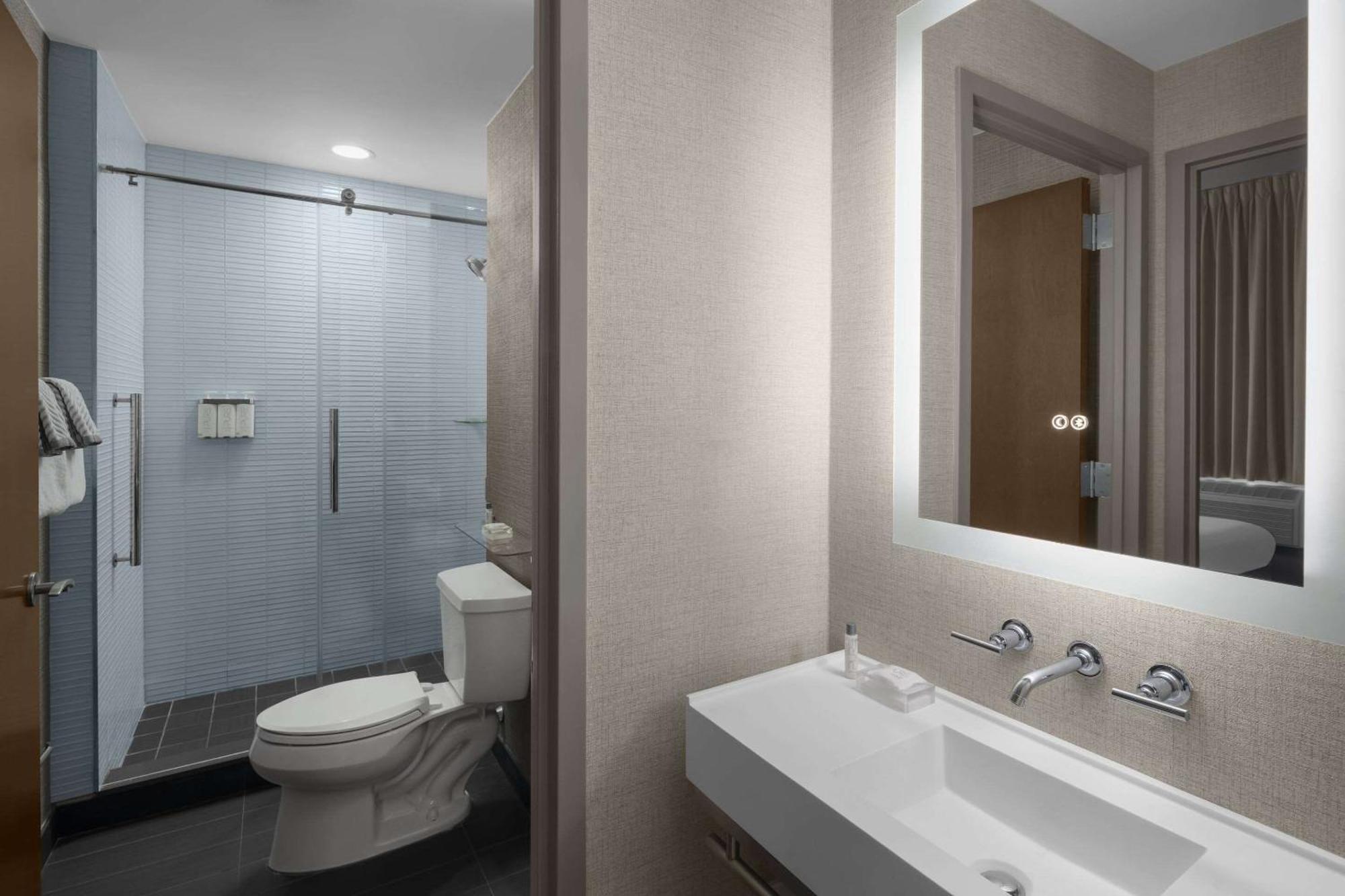 Cambria Hotel New York - Chelsea Exterior photo
