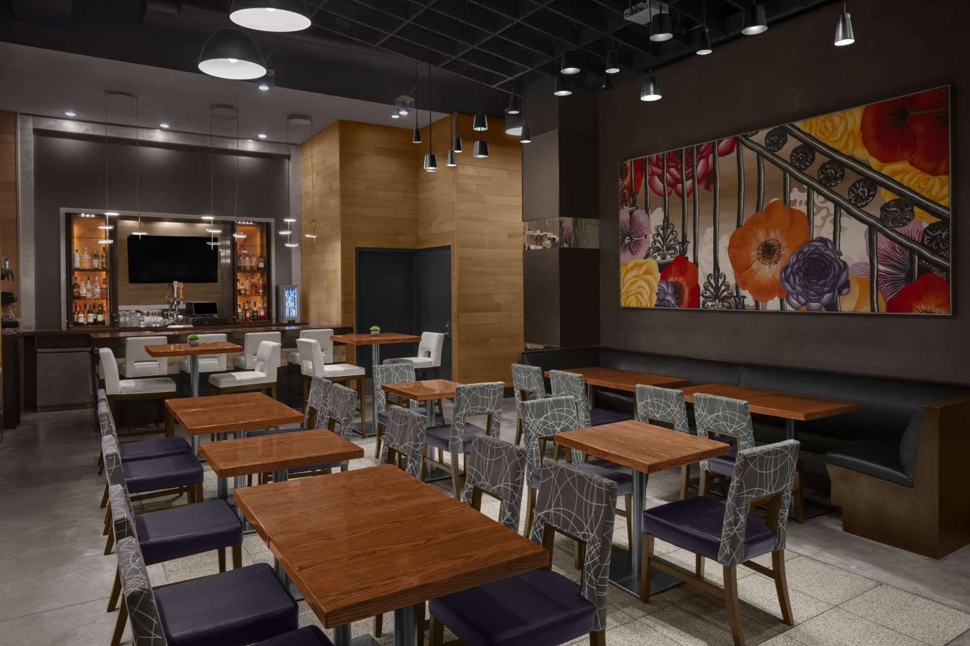 Cambria Hotel New York - Chelsea Exterior photo
